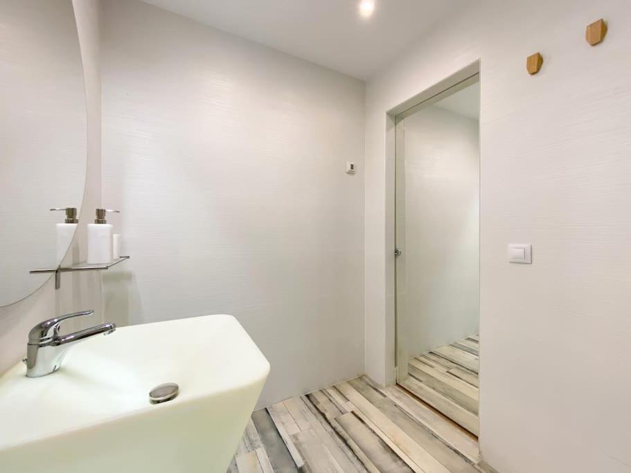 New Lavapies Spacious Flat, 2 Bedrooms And 2 Balconies มาดริด ภายนอก รูปภาพ